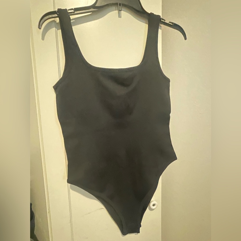 NWOT MRIGNT Women’s Ribbed Sleeveless Bodysuit with Scoop Neck Large